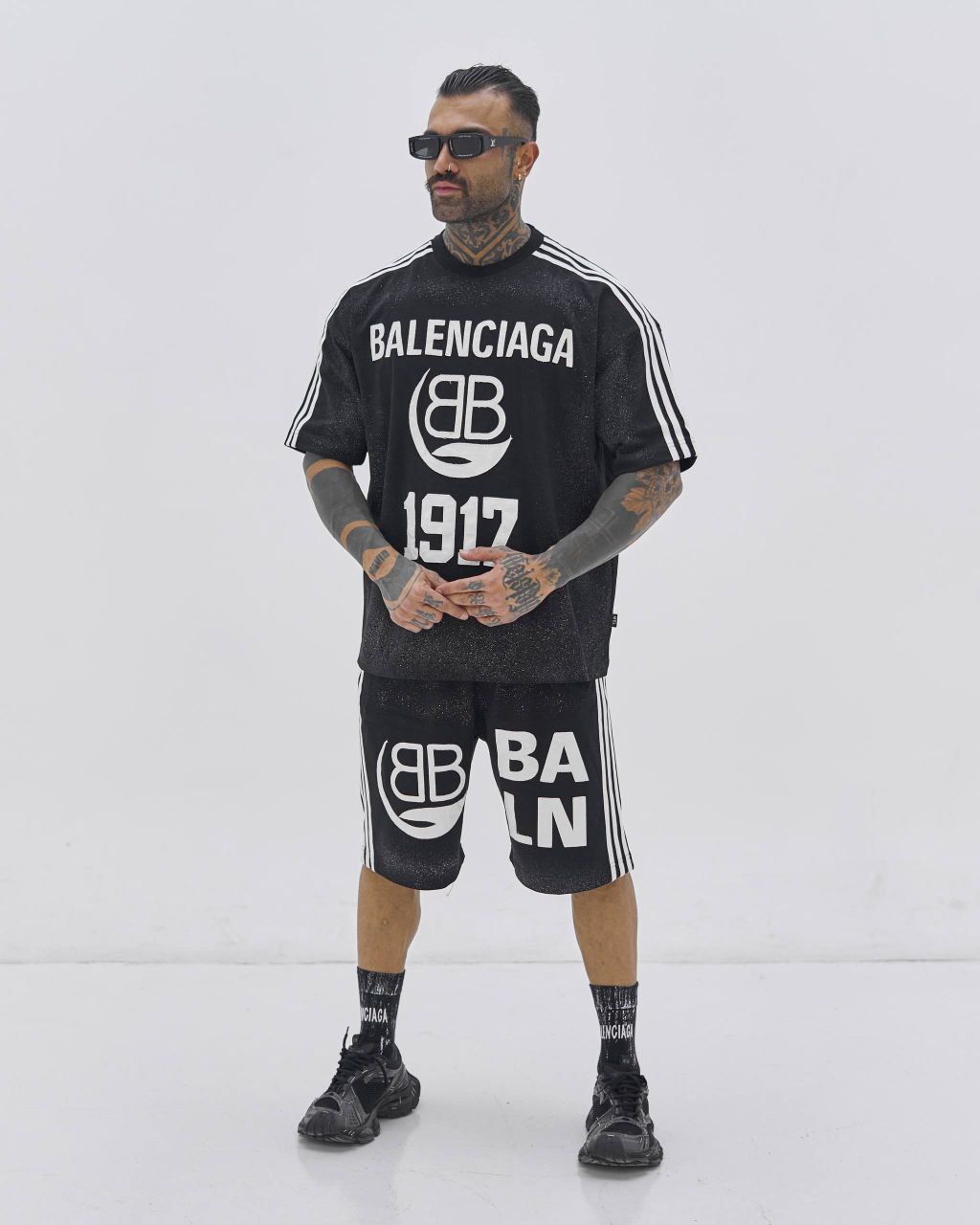 2283 (5) ست تیشرت و شلوارک Midnight Black 1917 – مشکی کلاسیک - Image 1