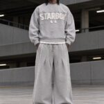 ست دورس و شلوار بگ طوسی طرح STARBOY با وصله‌دوزی و نوار دور - نمای جلو کامل