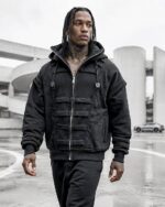 هودی زیپ‌دار مشکی کارگو با جیب‌های فلپ‌دار - نمای جلو
