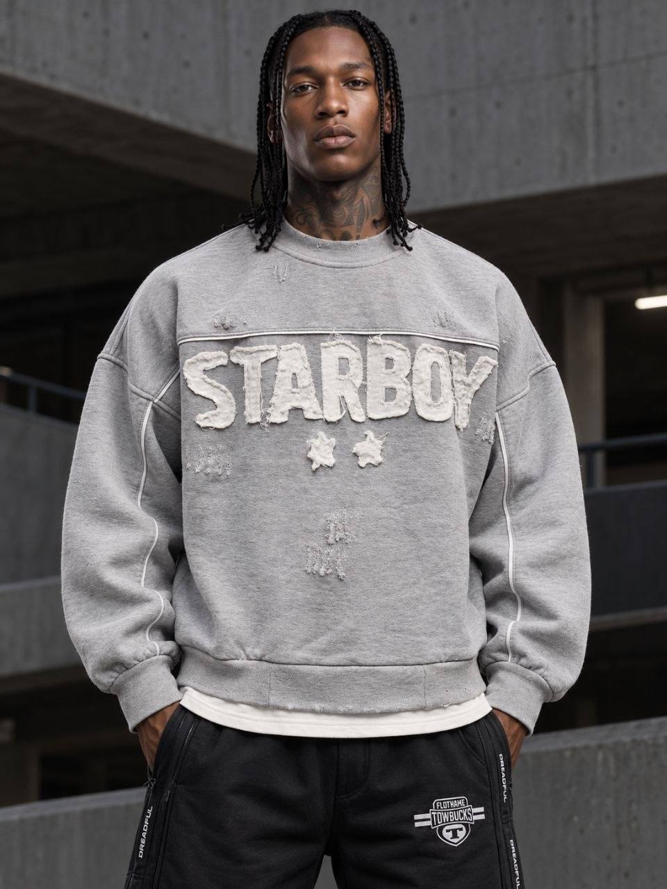 دورس اورسایز طوسی طرح STARBOY با وصلهی فرسوده و ستاره دورس اورسایز طوسی طرح STARBOY با وصلهی فرسوده و ستاره - نمای جلو